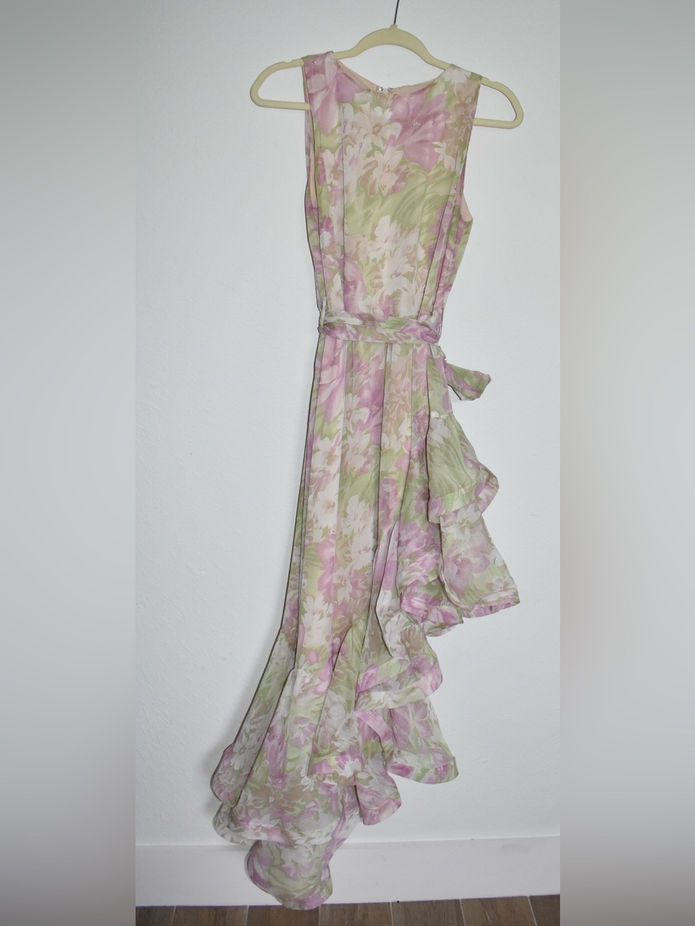 🌸 Elliatt Lacinda Floral Ruffle Tie Waist Asymmetric Gown – Size M 🌸 - Picture 2 of 8